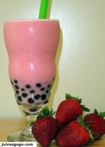 Strawberry smoothie with tapioca pearls