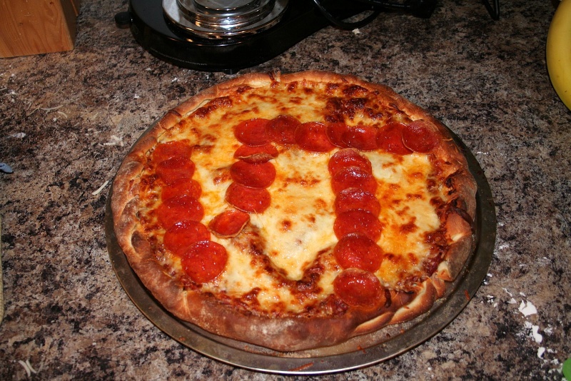 Image:V and t pizza.jpg