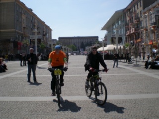 File:Cyclists.jpg