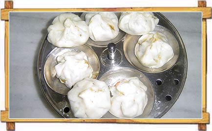 Ukadiche Modak or Sweet Stuffed Rice Flour Dumplings (c)www.shubhyatra.com